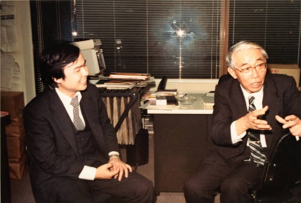 Masayoshi Son e Tadashi Sasaki. 
Inteligência Artificial; Negócios Inovadores; Futuro dos Negócios