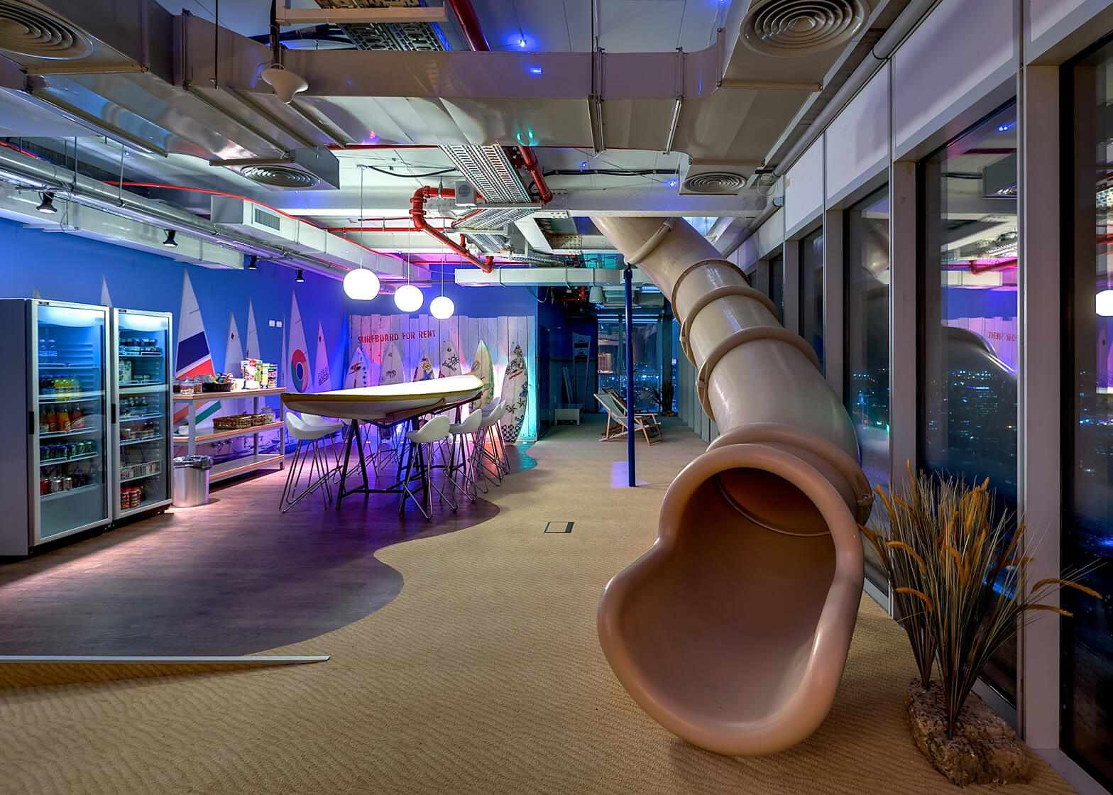Escritório do Google em Tel Aviv. Inovação não é colocar um escorregador no escritório da sua empresa.
