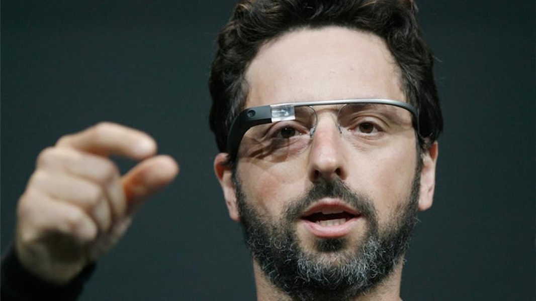 Google Glass, lançado em 2012, encerrado em 2016. Inovação que não deu certo como o esperado, mas que trouxe muitos aprendizados. 