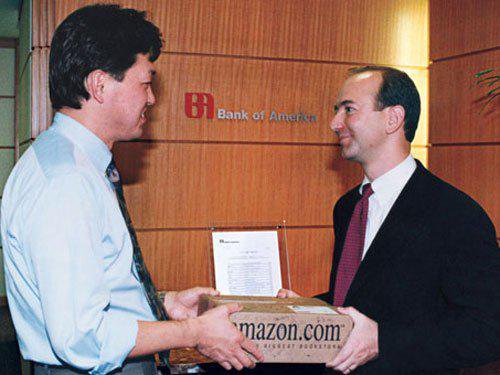 Em 1997, Jeff Bezos viajou até o Japão para fazer pessoalmente a entrega número 1 milhão da empresa. 