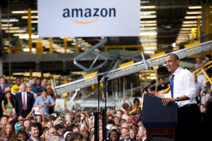 2013 - Barack Obama discursa sobre economia e empregos em um centro de distribuição da Amazon