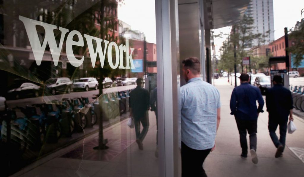 Após anunciar que abriria capital, a startup WeWork mergulhou em um mar de azar, prejudicando seu investidor, Softbank e todos os colaboradores da empresa.