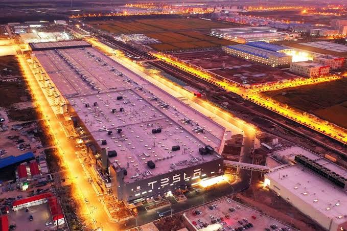 A Gigafactory da Tesla em Shangai, na China