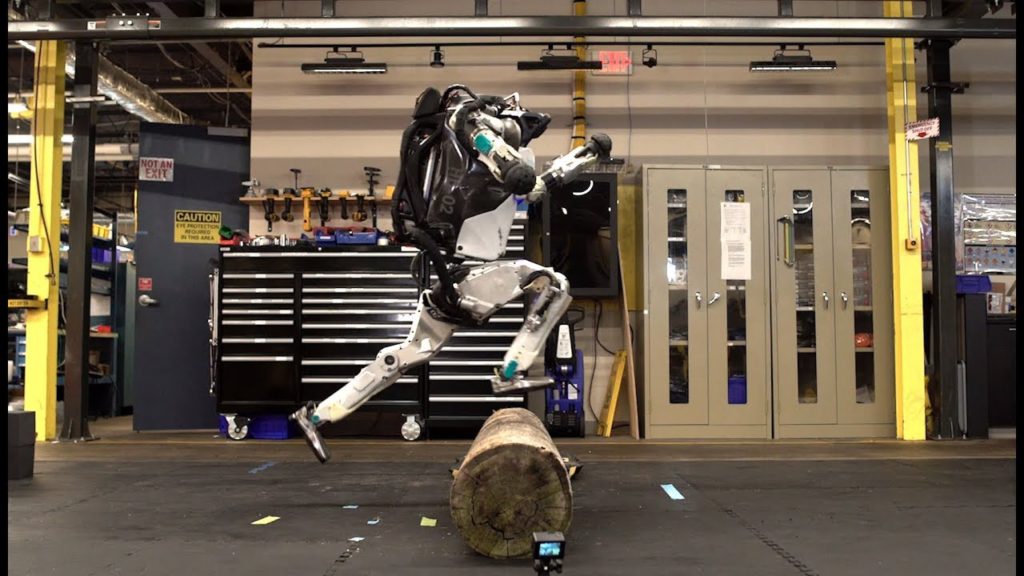 Capazes de fazer movimentos surpreendentes e terem seus sistemas adaptados para milhares de tarefas, os robôs de logística da Boston Dynamics surpreendem.