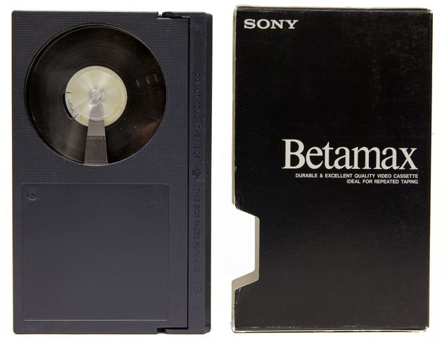 Após 40 anos, Sony vai parar de fazer fitas Betamax, rivais do VHS - 10/11/2015 - Tec - Folha de S.Paulo